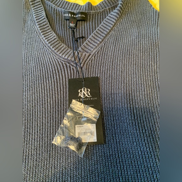 Rock & Republic sweater size L - Picture 2 of 3